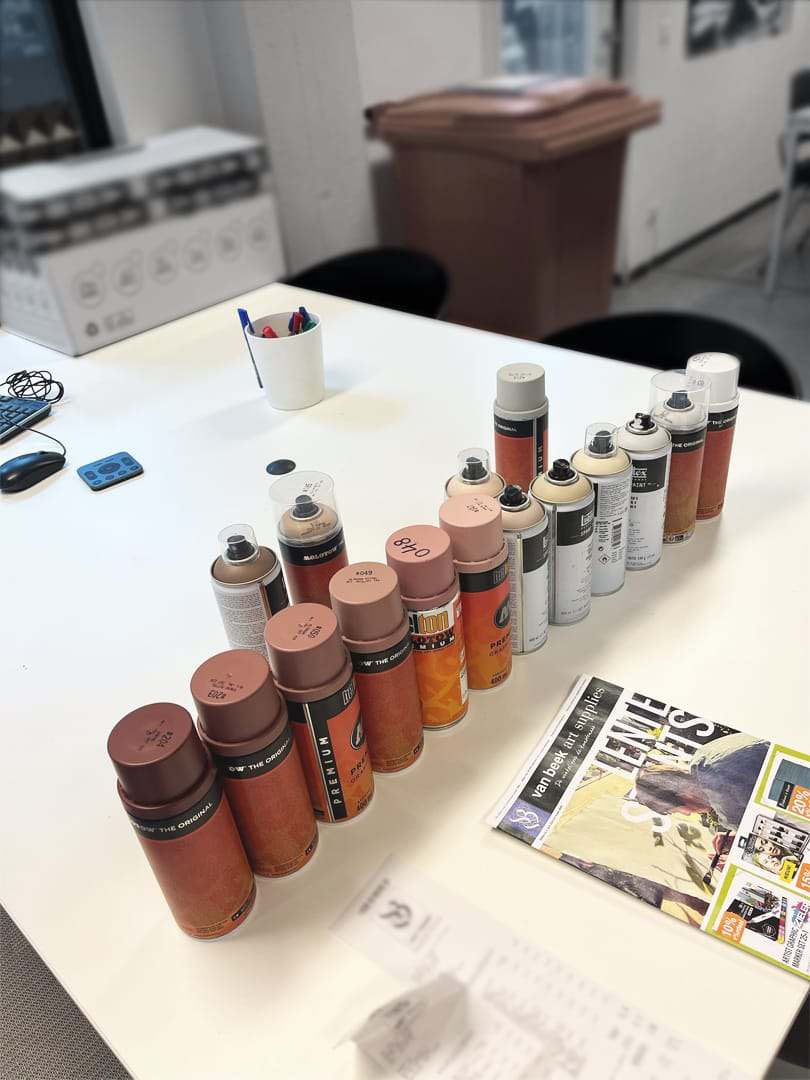 Spray paints lined up for the gradient colour scheme