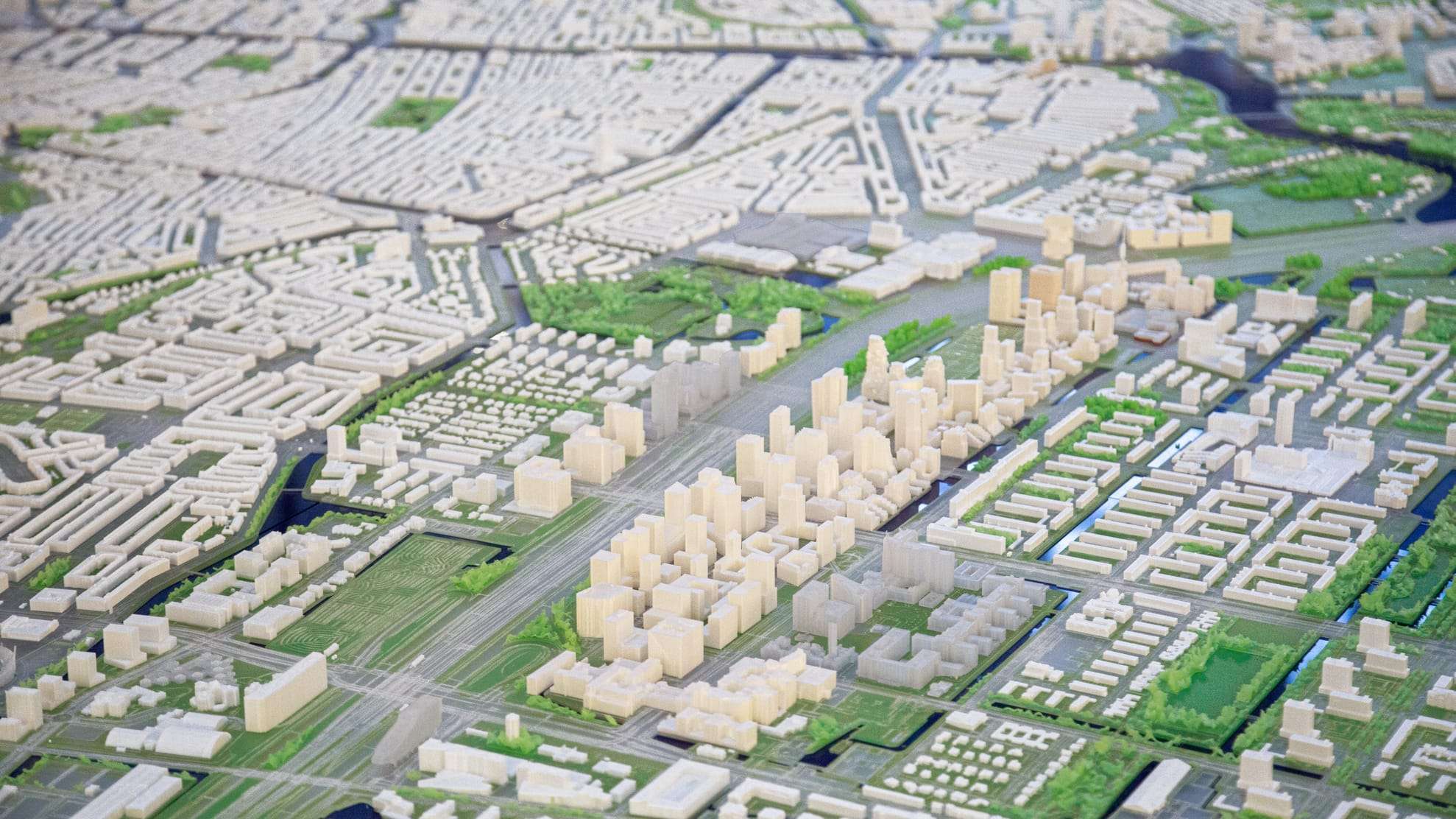 1:2000 city model of Amsterdam: white printed buildings on a green and grey landscape base